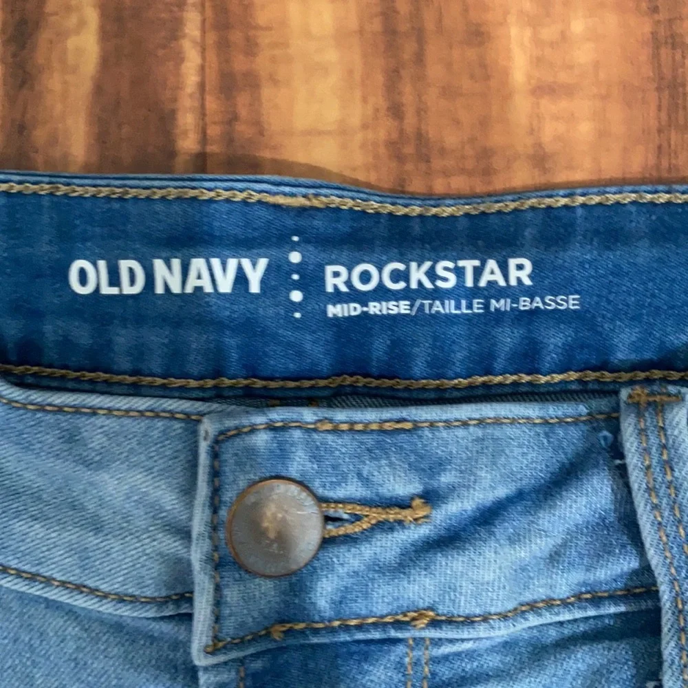 SIZE 6 RIPPED MID RISE JEANS - Picture 3 of 4